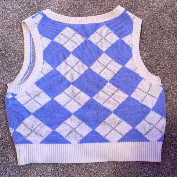 Hollister Cropped Argyle Sweater Vest - Picture 2 of 2